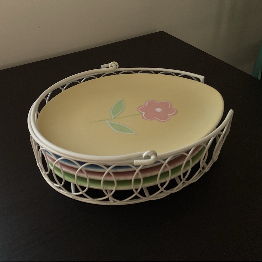 Target Home Easter Egg Shaped Plates & Carrier